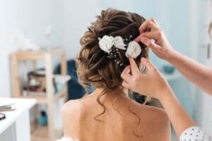 Coiffure femme pour un mariage les tendances à ne pas manquer